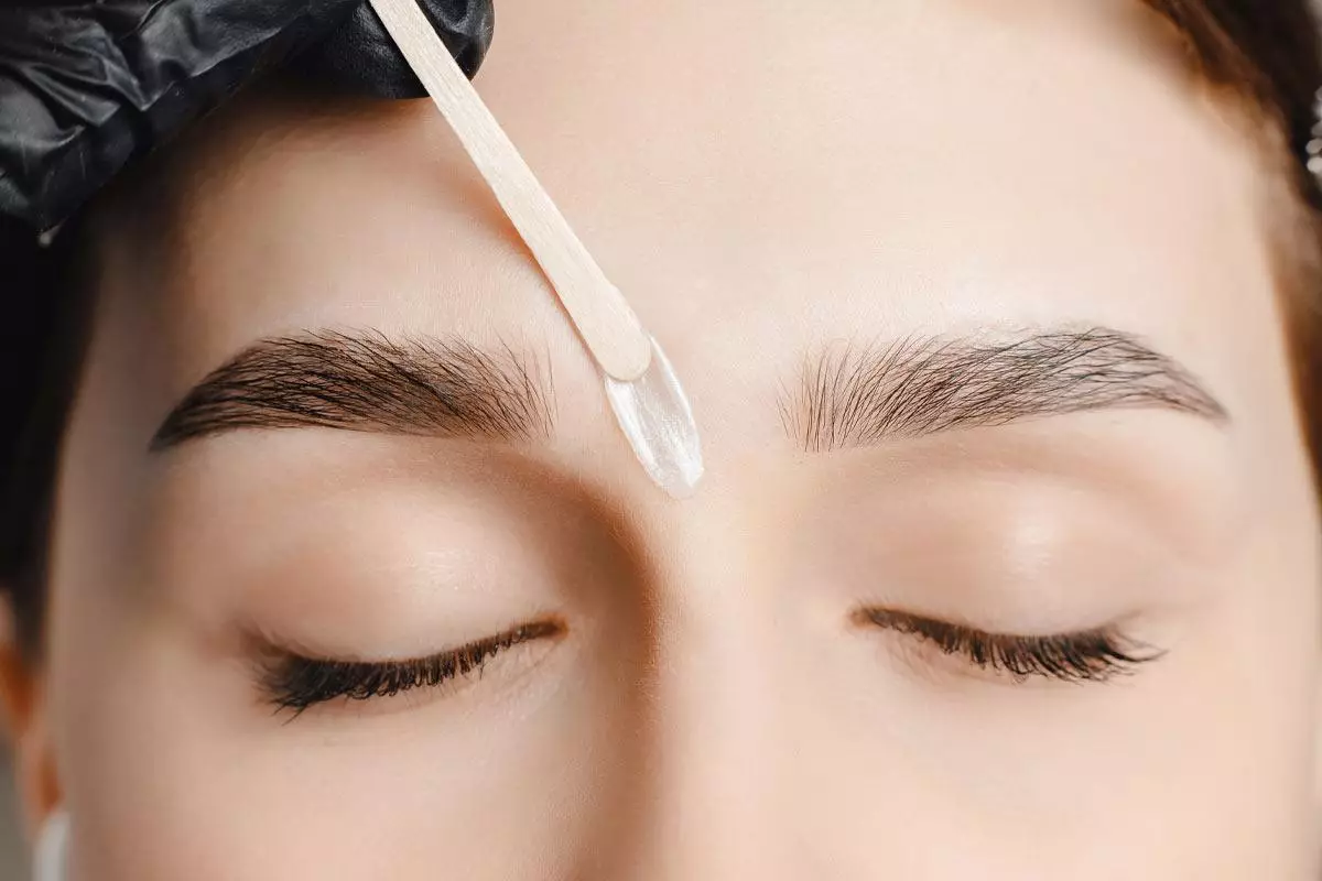 sugar waxing eyebrows